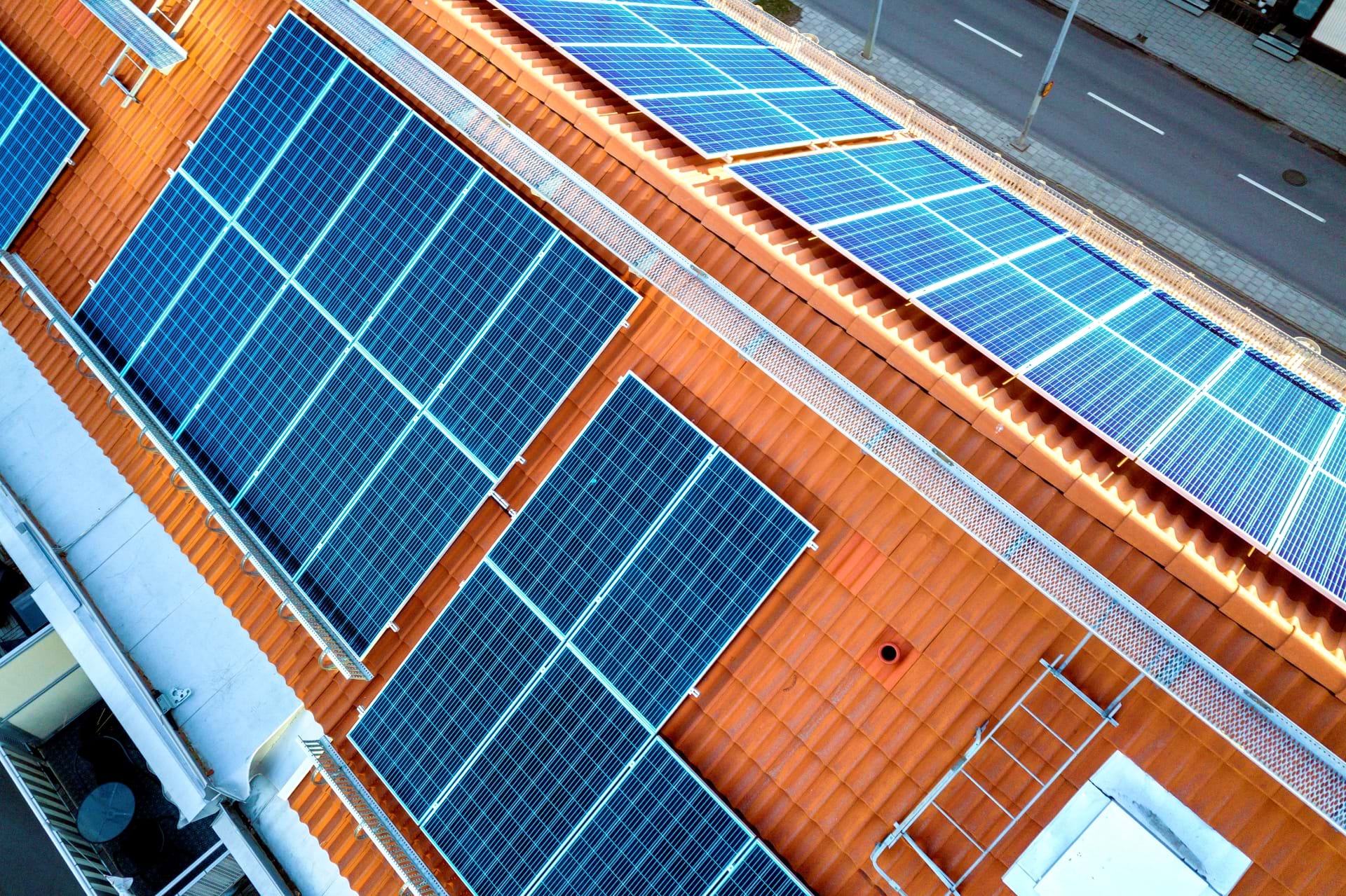 Experții estimează că energia solară va deveni cea mai importantă sursă de electricitate în România în 2030